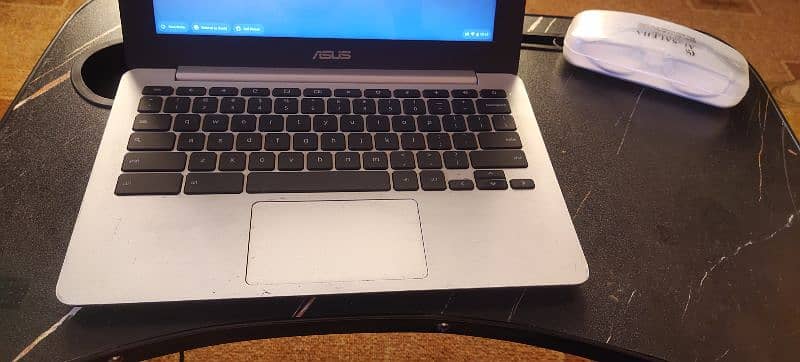 Asus Chromebook C200M 1