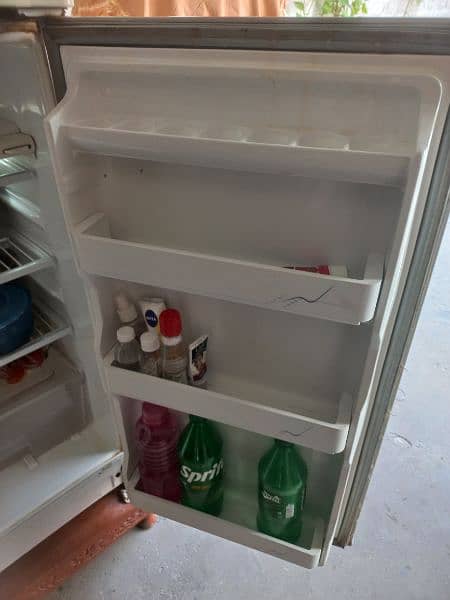 dawlance fridge good condition 3