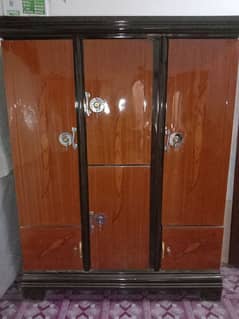 3 door safe available for sale in good condition 0