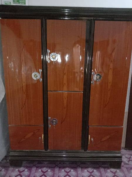 3 door safe available for sale in good condition 1