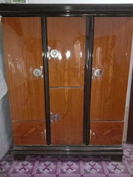 3 door safe available for sale in good condition 3