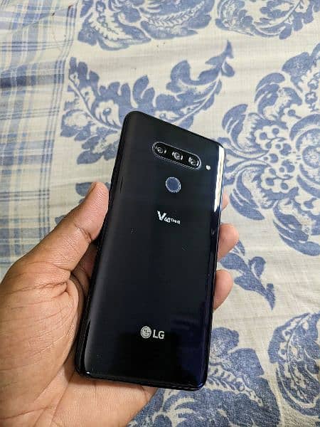 LG V40 Thinq 1