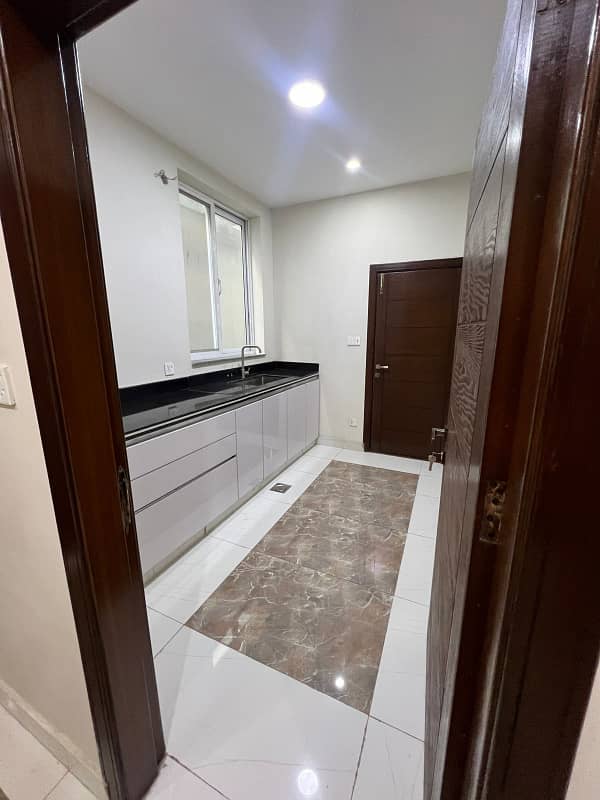 10 Marla House For Sale In Paragon City Lahore 9