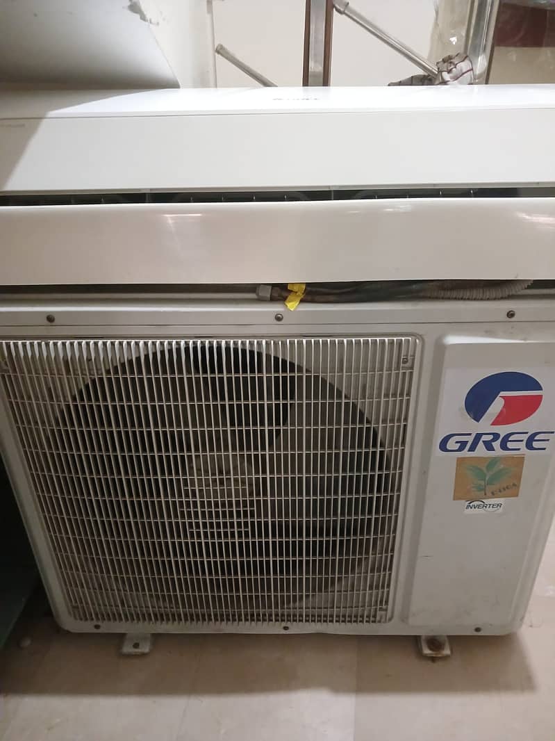 Gree inverter available in good condition 0