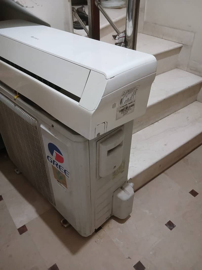 Gree inverter available in good condition 3