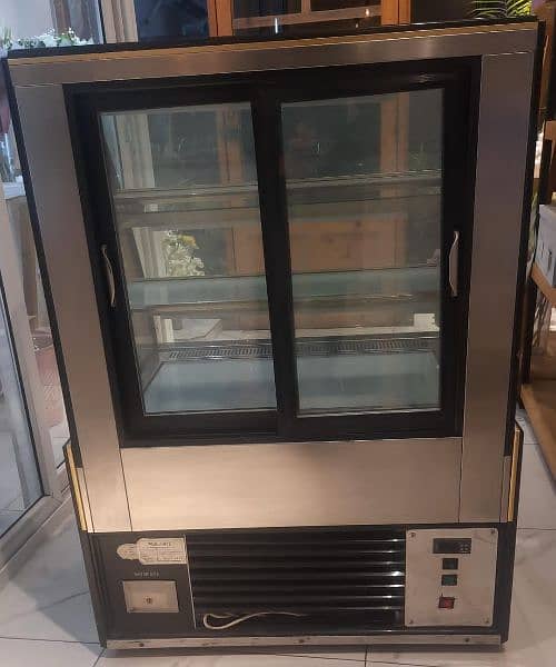 cake chiller for bakery or sweet shop 1