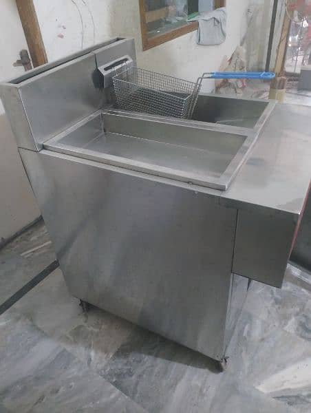 fryer , family pan and delivery bag for sale. 2