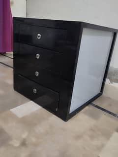 Small size wardrobe [ acchi halat main hai ]