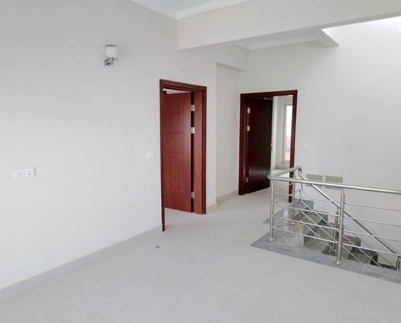 Precinct 11B Villa For Rent 2