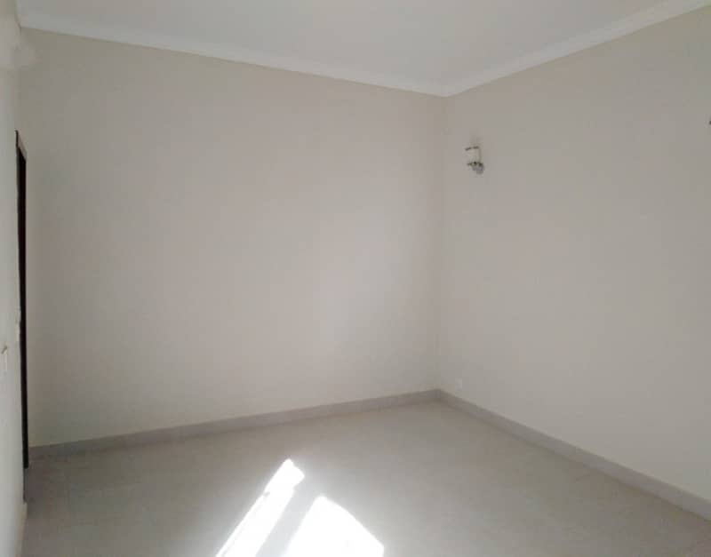 Precinct 11B Villa For Rent 6