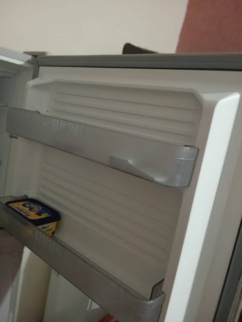 Dowlance Refrigerator For Sale 3