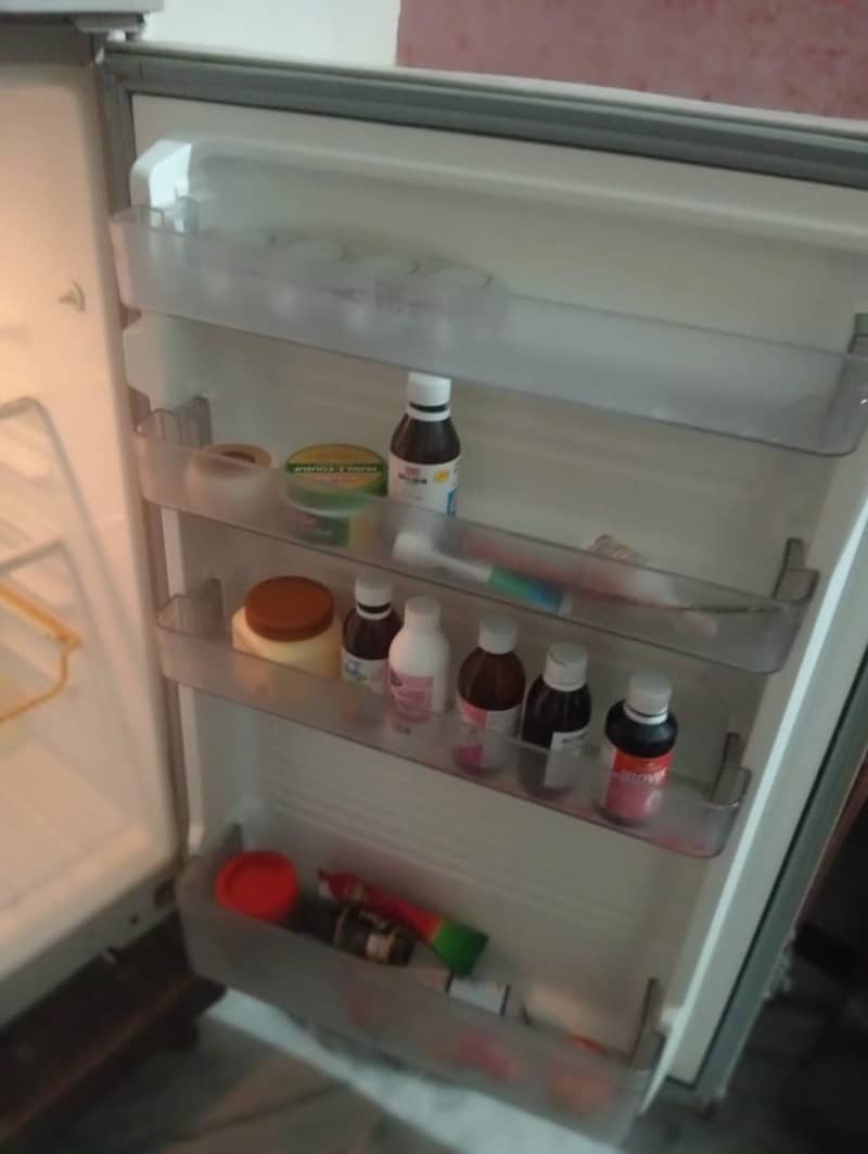 Dowlance Refrigerator For Sale 4