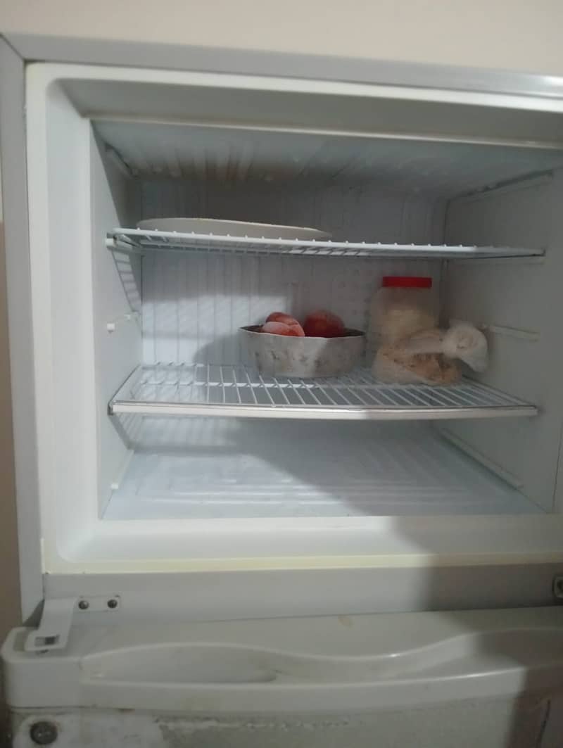 Dowlance Refrigerator For Sale 6