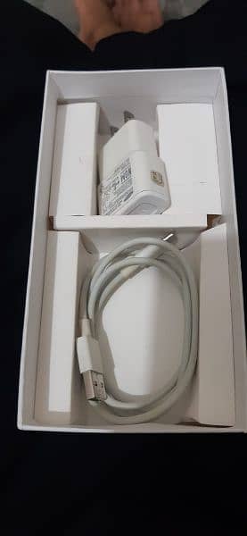 Vivo y51 4 128 with box charger 4