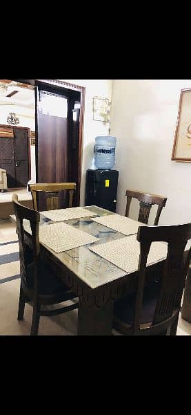 dining table with four chairs 2