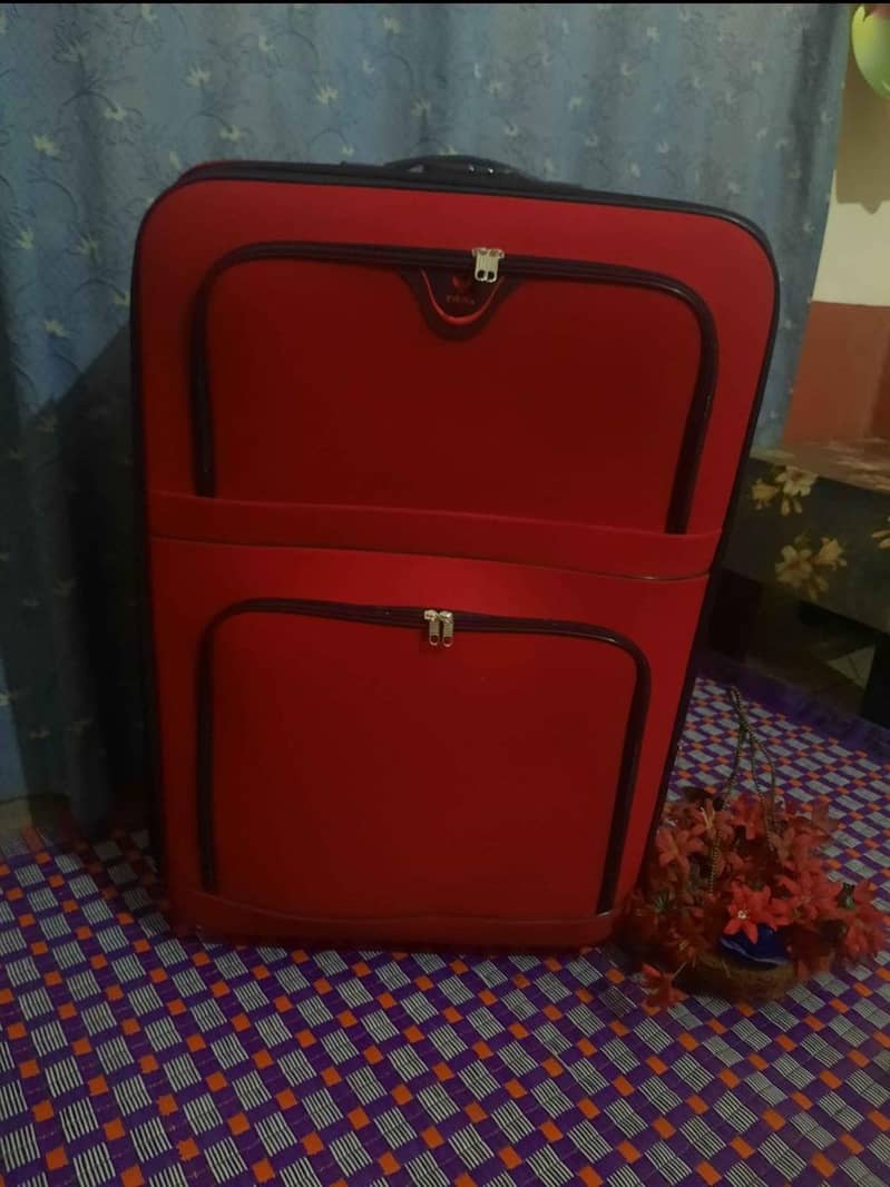 Imported Luggage Bags     1>Coloured Red,Black,Grey,Green 3