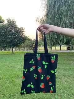 The ‘Strawberry’ Totebag 0