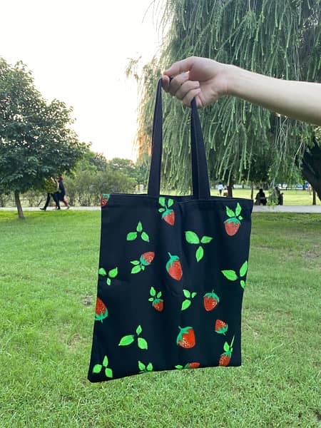 The ‘Strawberry’ Totebag 1