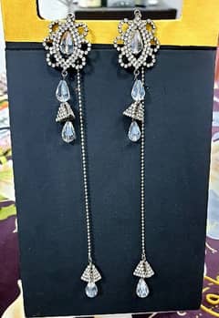 all earings are in same price 0