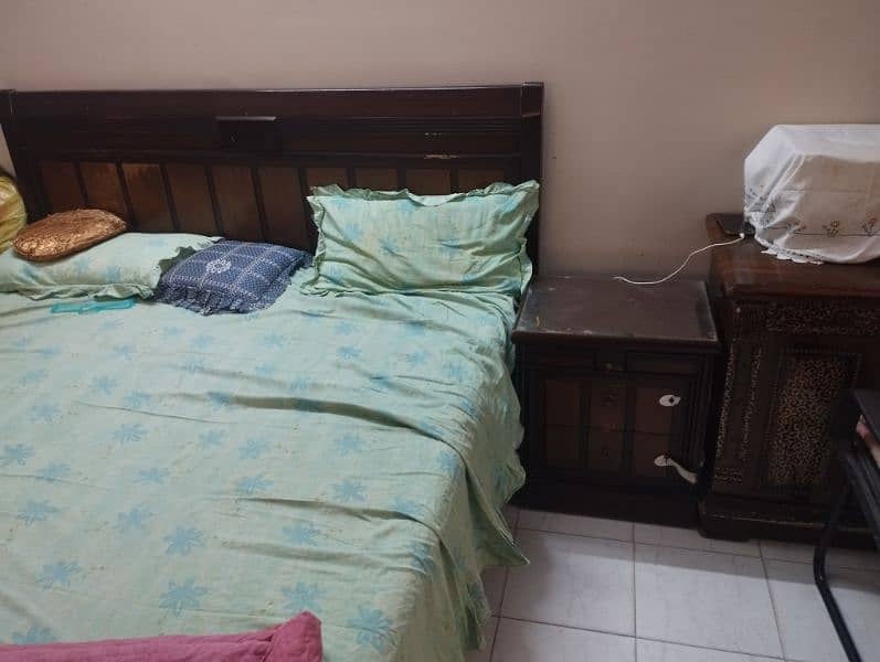 Complete wooden bed set available in good condition 3