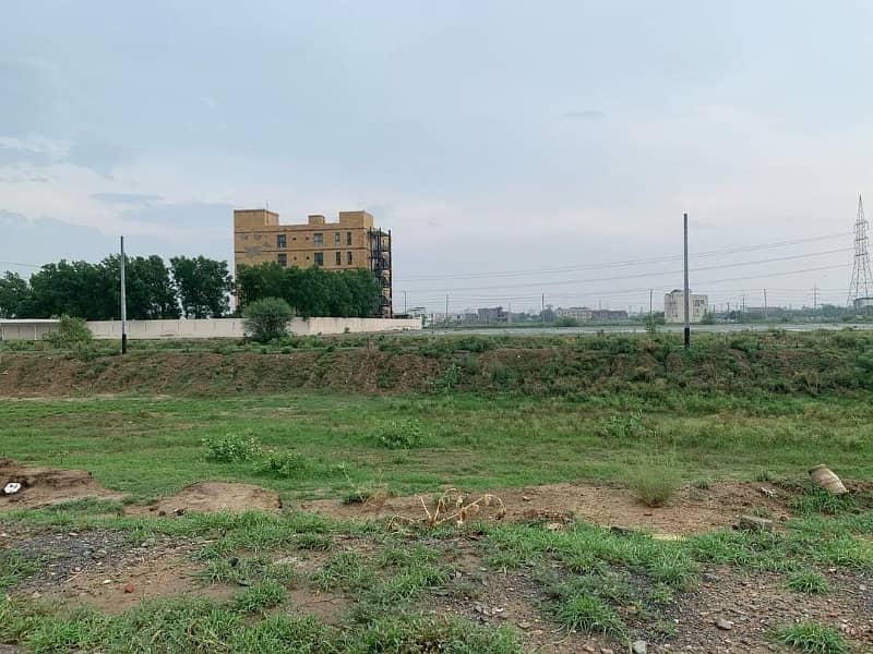 10 Marla Plot 40ft Road Near Indus Hospital Park For Sale 1