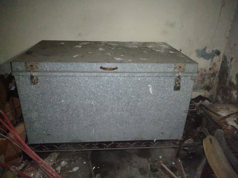 2 Steel trunks length 5 foot with stands (paiti) 0