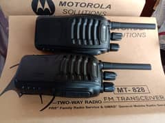 New Motorola MT-828 Walkie talkie Set UHF Talkabout Wireless FRS/GMRS