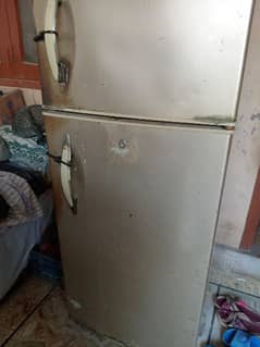 sale Haier medium refrigerator. All ok Sirf denting pending ka kaam hai