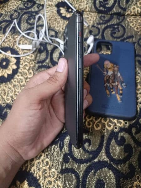 I phone 11pro non pta. . water proof dy. . 88 bettery health. 64 Gb 4