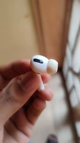 Apple Original Airpods pro left side Bud 0