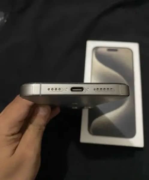 iPhone 15 pro max 256gb Branned new phone 5