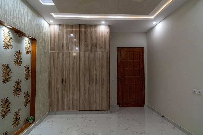 10 Marla Brand New House For Rent In Gaznavi Block Sector E Bahria Town Lahore 5