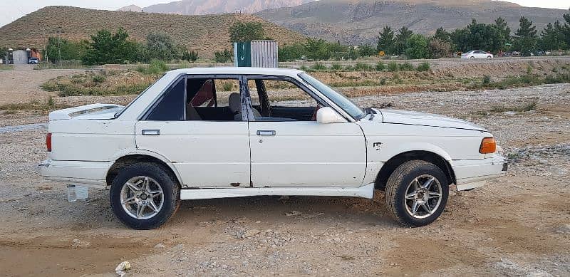 Nissan Sunny 1988 4