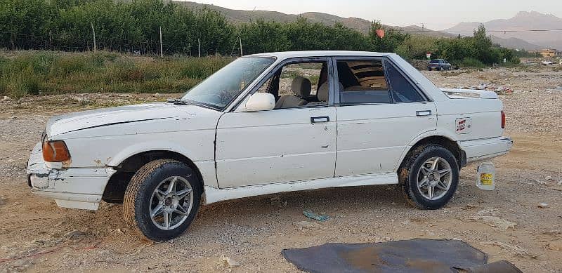 Nissan Sunny 1988 13