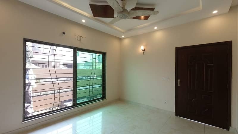 Prime Location House Of 20 Marla In EME Society - Block D For sale 4