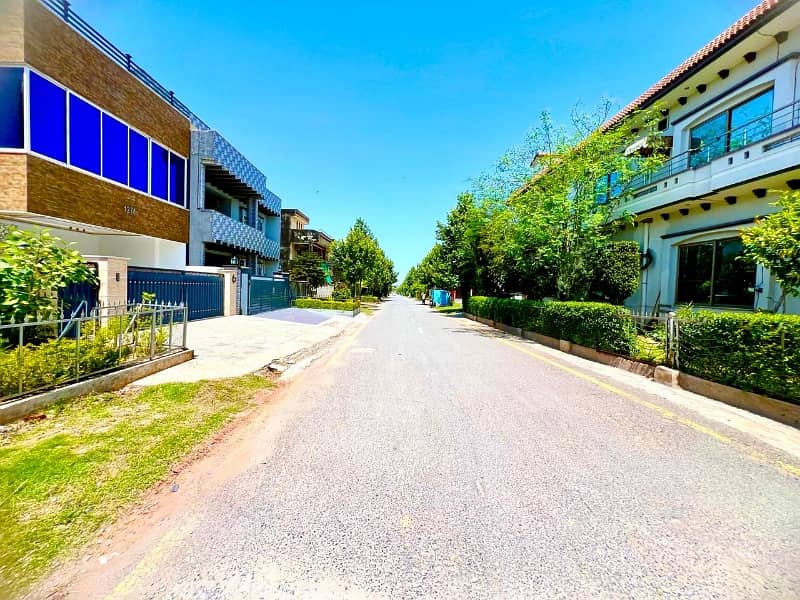 40/80 PLOT AVAILABLE FOR SALE MULTI F-17 ISLAMABAD 34