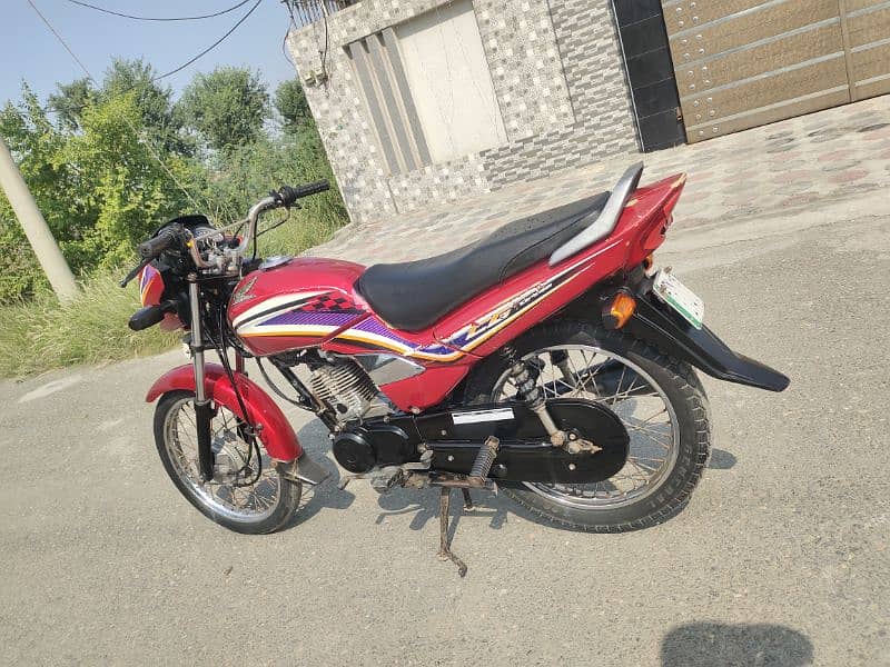 Honda 125 CG bike 8