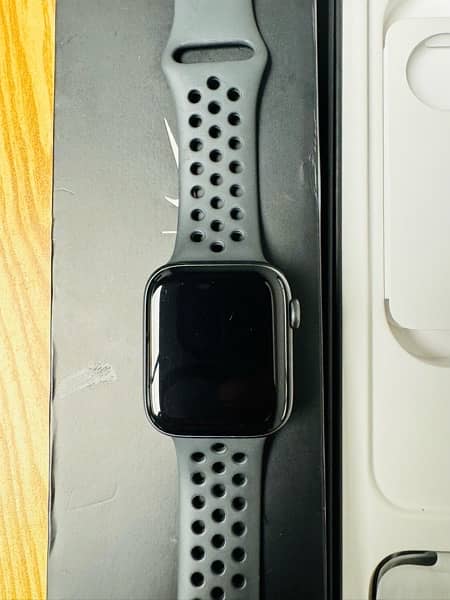 Apple Watch Series 6 Nike edition 44mm 1