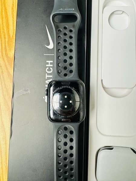 Apple Watch Series 6 Nike edition 44mm 4