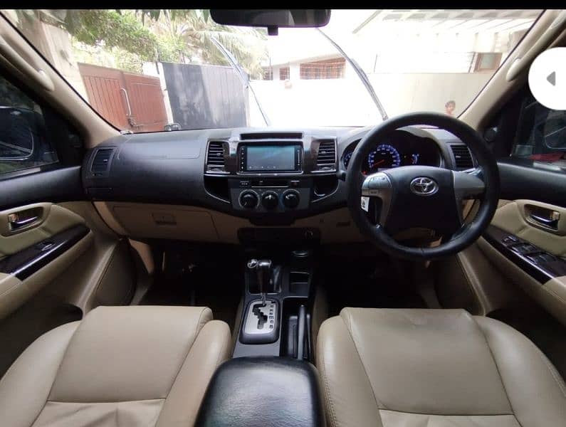 Toyota Fortuner V 2014 8