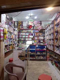 cosmetics shop Mal samit Karaya per dastiab hai