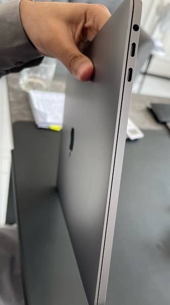 MacBook Pro 13 inches 2017 9