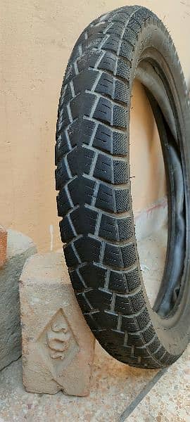 Yamaha YBR 125G Tyre with tubes like new 3