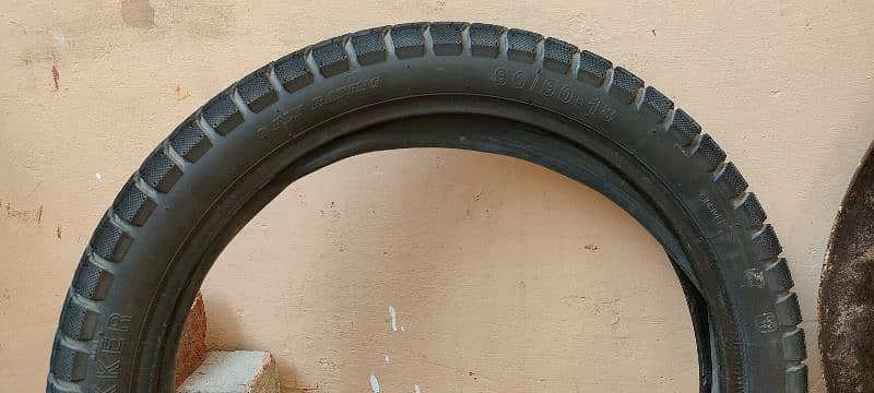 Yamaha YBR 125G Tyre with tubes like new 4