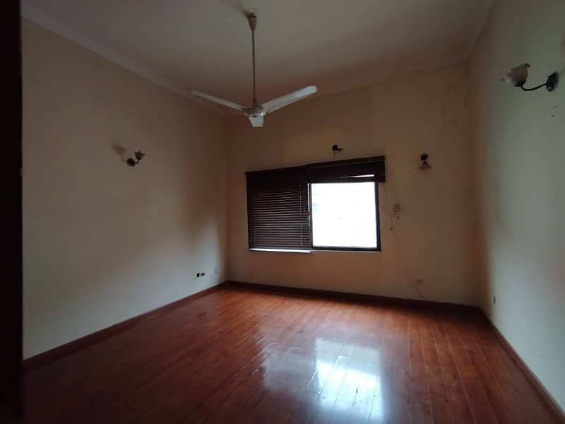 1 Kanal Upper Portion Independent Available For Rent In Arif Jan Road. 9