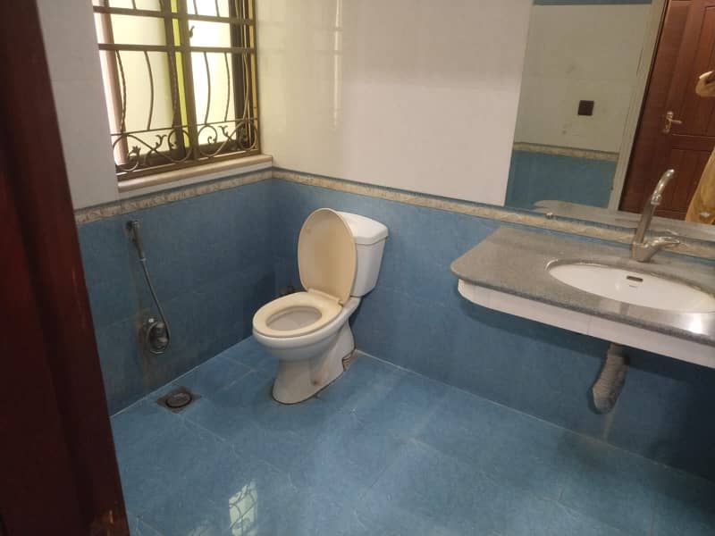 1 Kanal Beautiful upper portion Available for Rent phase 1 N block 12