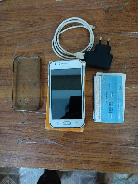 samsung Galaxy j1 with box and charger 0