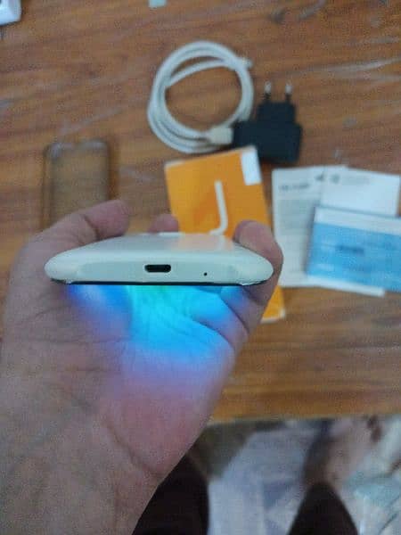 samsung Galaxy j1 with box and charger 5