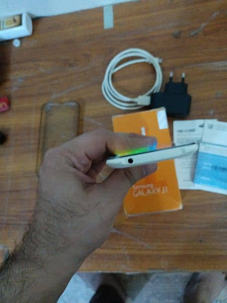 samsung Galaxy j1 with box and charger 7