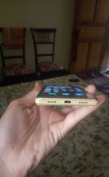 I am selling Huawei p8lite it is in best condition Ram 2gb Rom 16gb 7